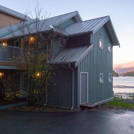 Appartement Waterfront View Of The Inlet, Short Walk To Town à Tofino Extérieur photo