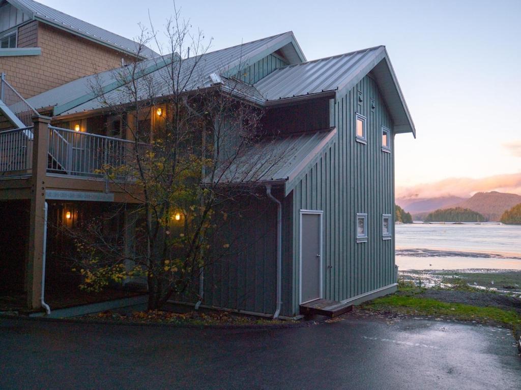Appartement Waterfront View Of The Inlet, Short Walk To Town à Tofino Extérieur photo