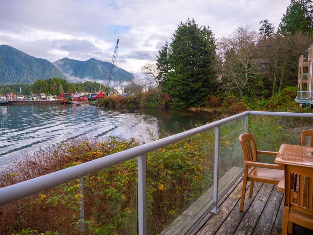 Appartement Waterfront View Of The Inlet, Short Walk To Town à Tofino Extérieur photo