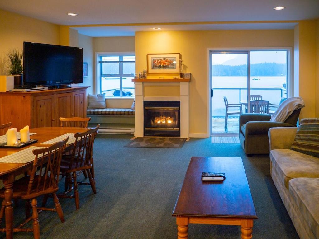 Appartement Waterfront View Of The Inlet, Short Walk To Town à Tofino Extérieur photo