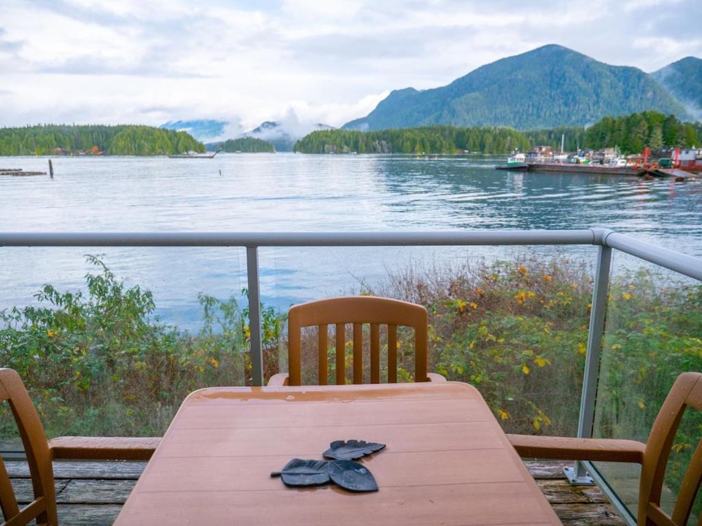 Appartement Waterfront View Of The Inlet, Short Walk To Town à Tofino Extérieur photo