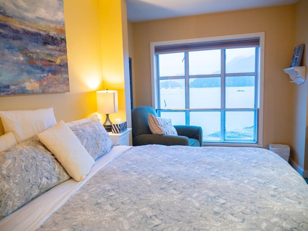 Appartement Waterfront View Of The Inlet, Short Walk To Town à Tofino Extérieur photo