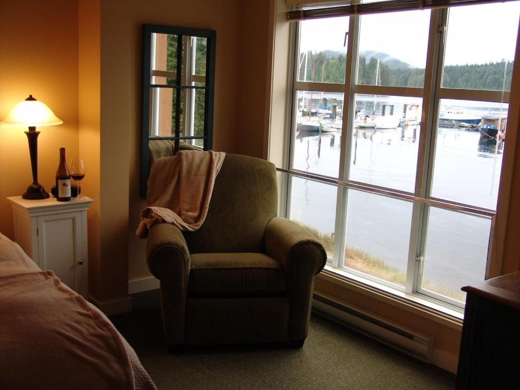 Appartement Waterfront View Of The Inlet, Short Walk To Town à Tofino Extérieur photo